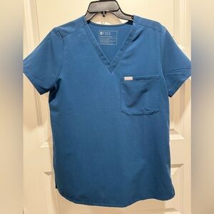 Figs Women’s deep reef Catarina one pocket scrub top size small